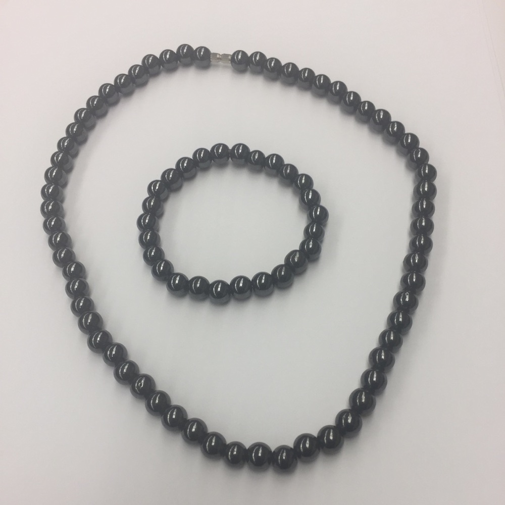 Matching magnet bracelet and necklace